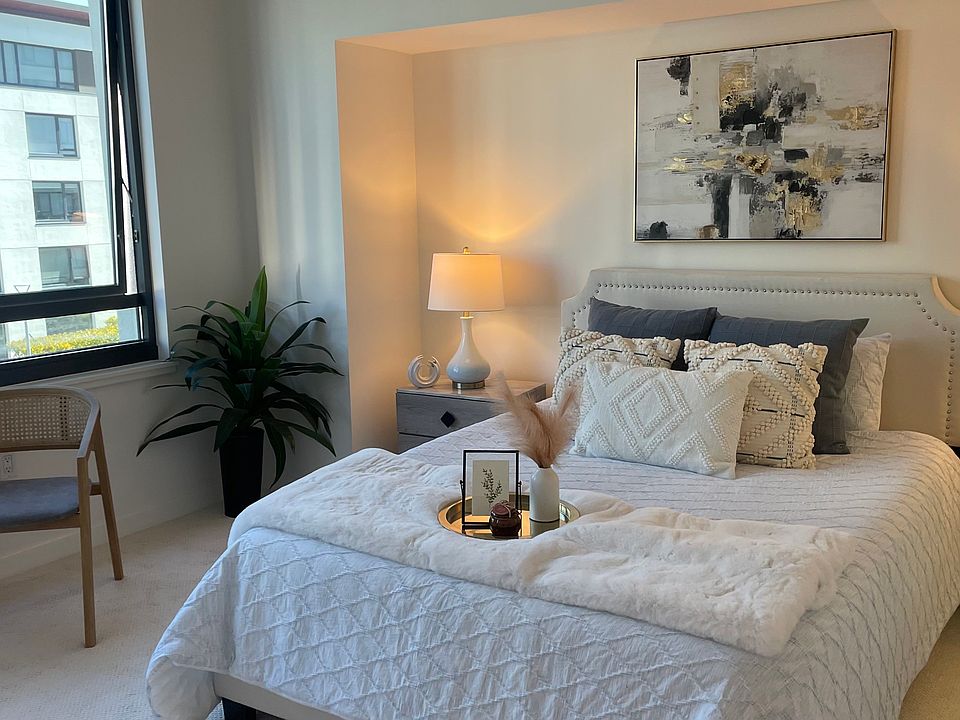 1st image of 250 King St #622A