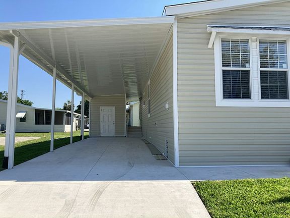 3rd image of 403 Merit Oak Dr