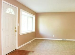 7541 Colonial Dr, Prairie Village, KS 66208