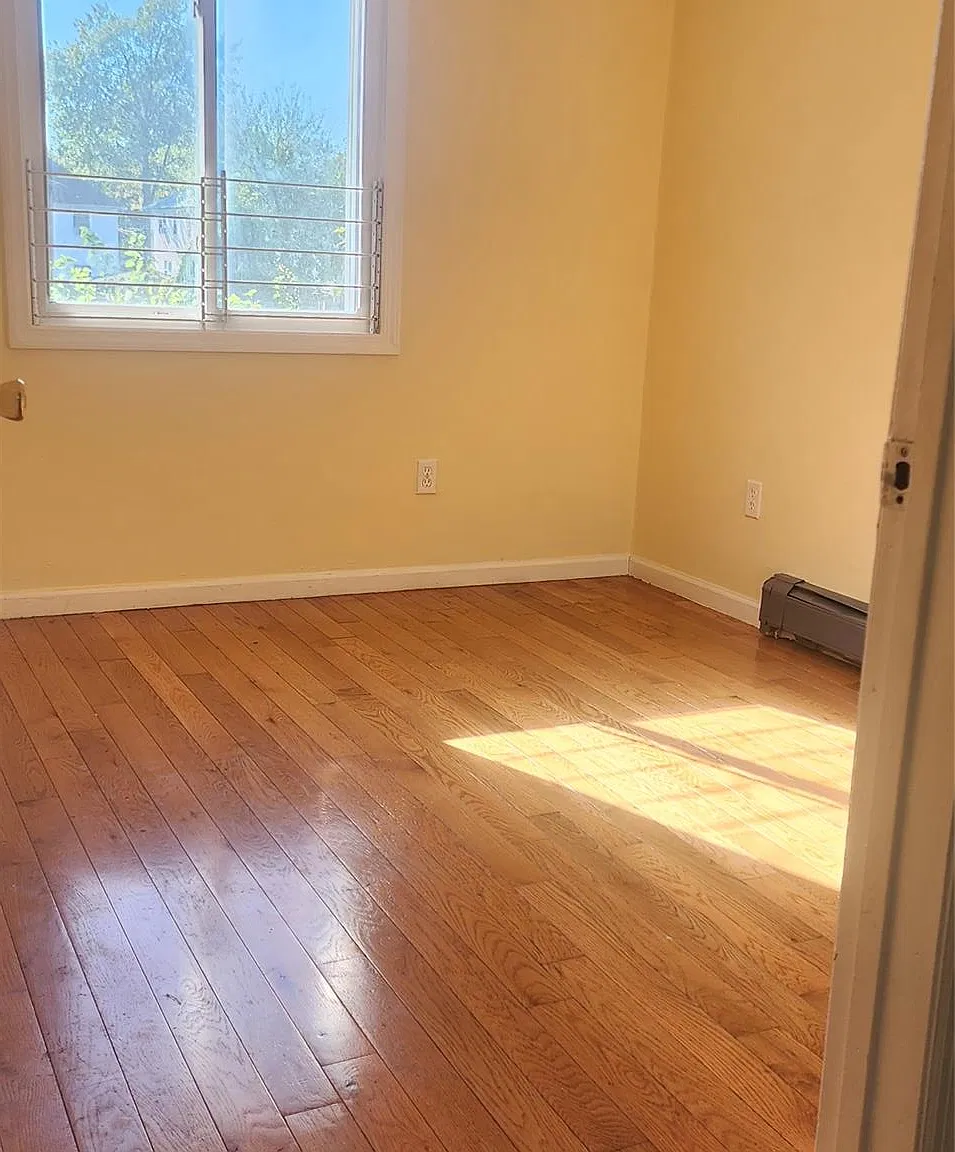 3 bed, 1.0 bath, 1100 sqft, $3,000 — Photo 1
