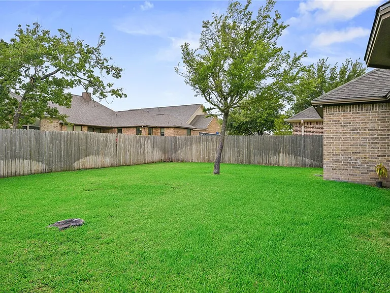 4232 Rocky Rhodes Dr — Photo 18