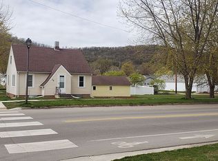 36 S Elm St, La Crescent, MN 55947