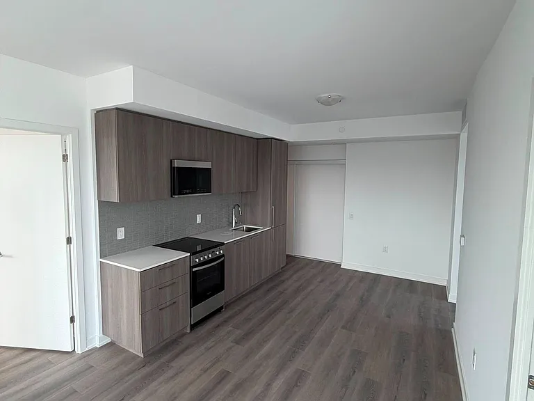 7437 Kingston Rd #905 — Photo 2