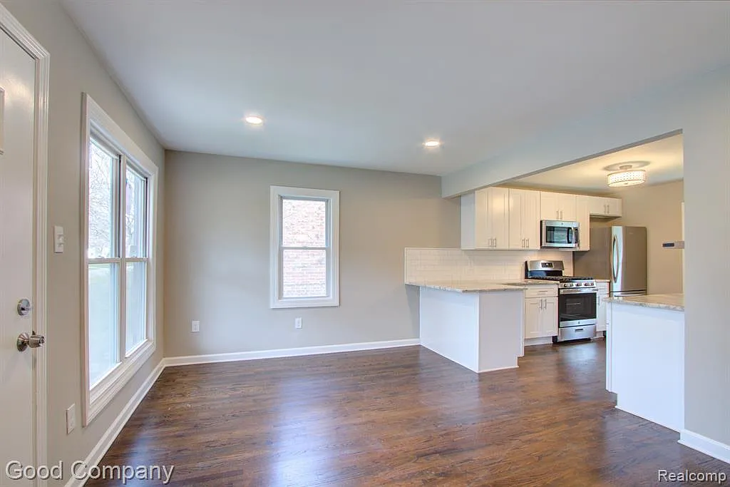 2 bed, 780 sqft, $1,400 — Photo 3