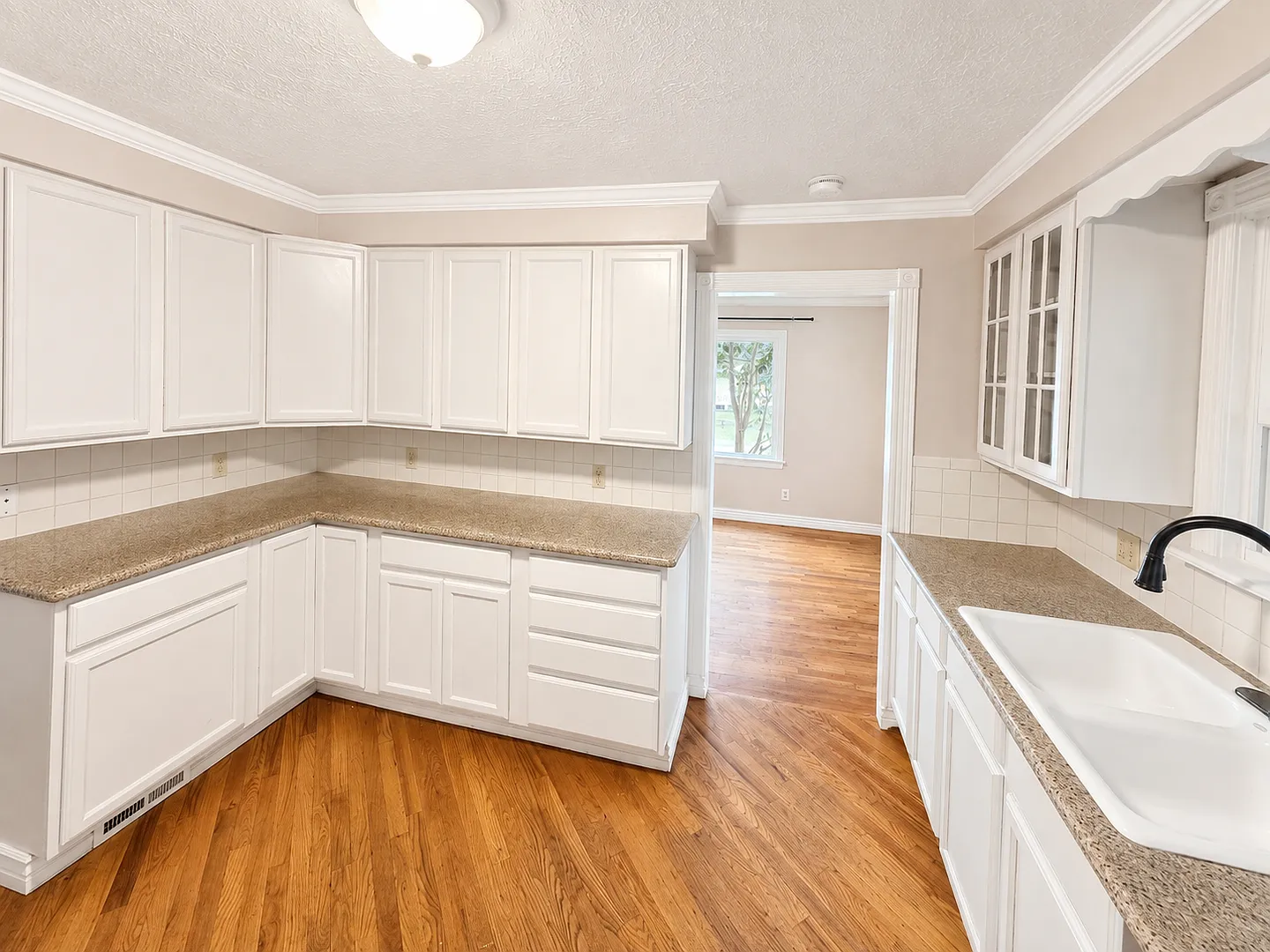 Spacious 4-Bedroom Home Near Boise State with Sunroom & Detached Garage — Photo 3