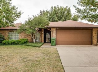 820 Running Creek Dr, Arlington, TX 76001