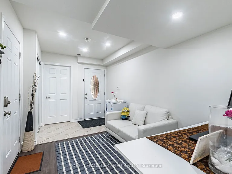 581 Allport Gate — Photo 5