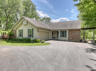 W275N2345 Oak Ct, Pewaukee, WI 53072