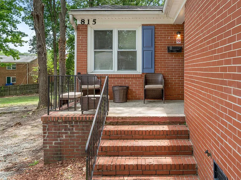 815 W Markham Ave #B — Photo 22