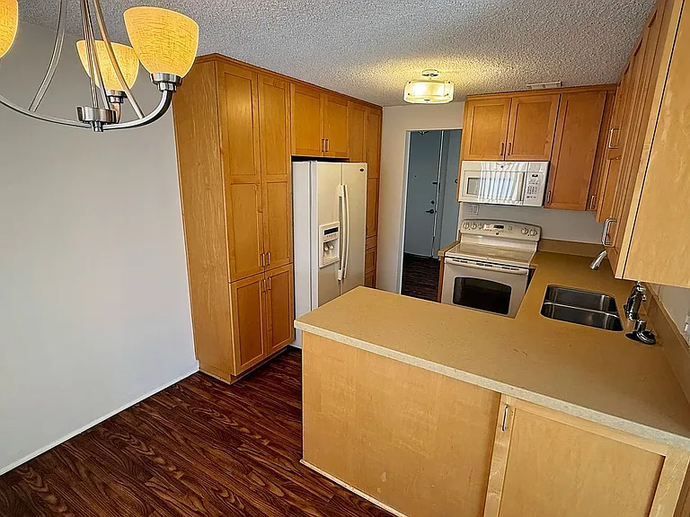 Playa de Oro Apartments — Photo 20