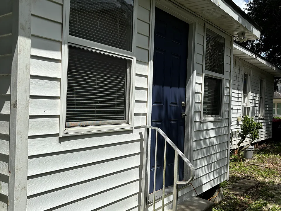 112 Louisa Blvd #1/2