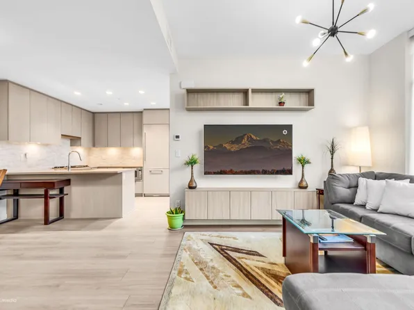 1182 Westwood St #108, Coquitlam, BC V3B 7M5