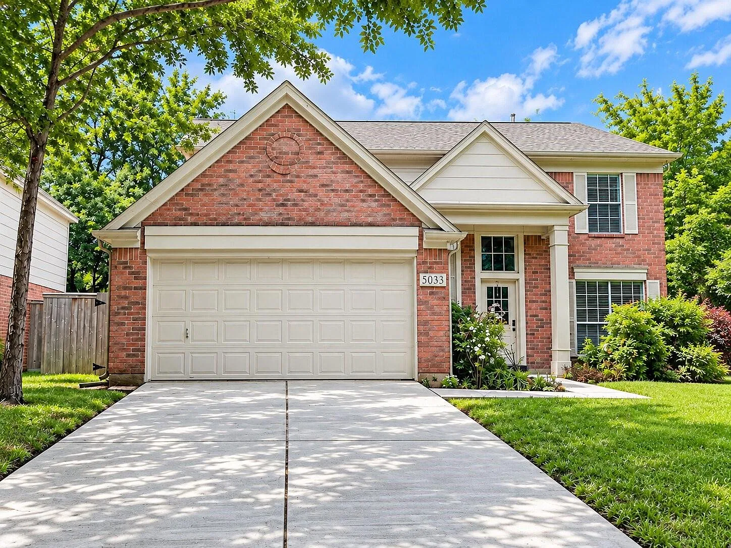 4 bed, 2.5 bath, 1954 sqft, $2,200 — Photo 2