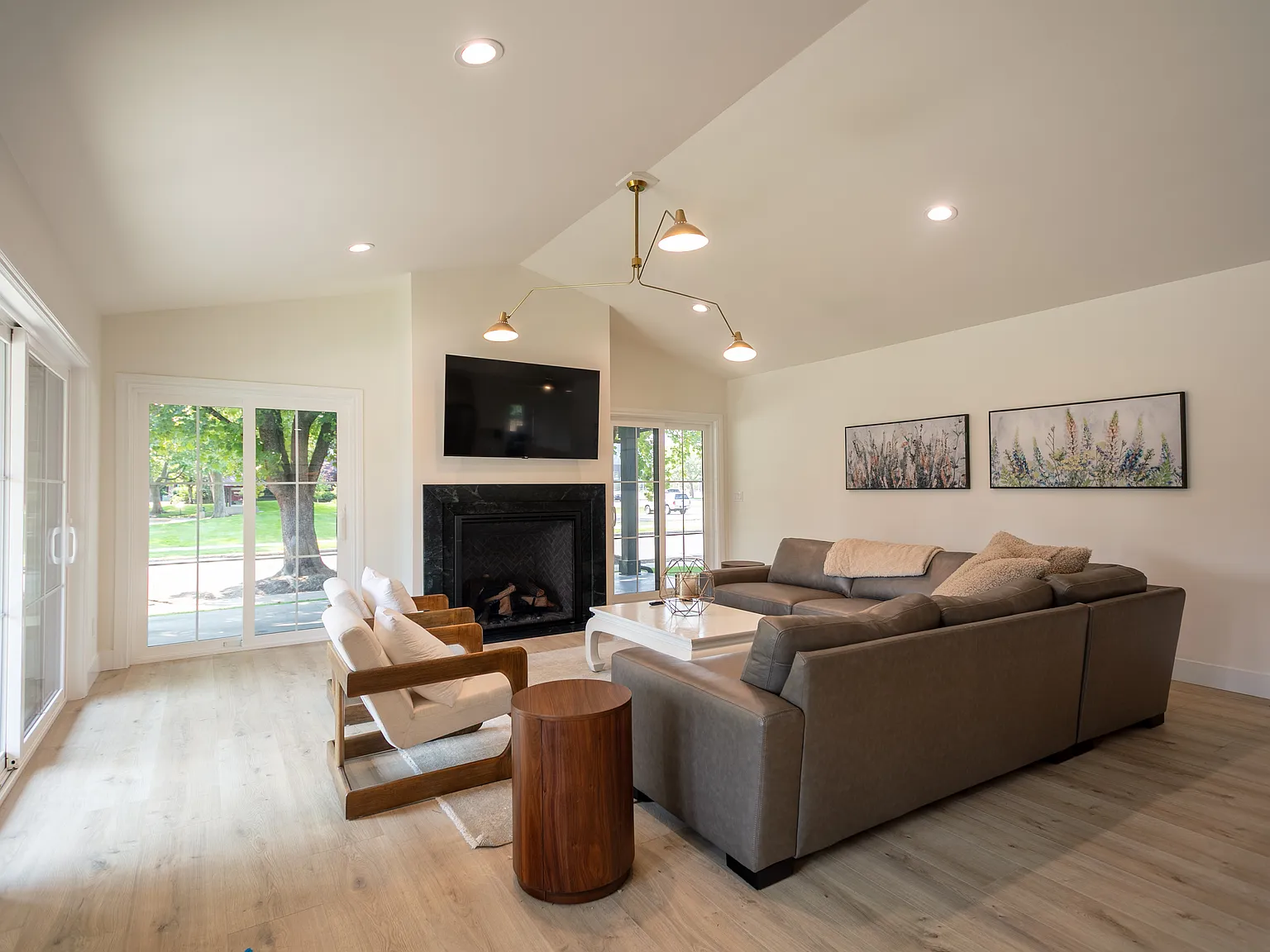4 bed, 2554 sqft, $7,500 — Photo 2