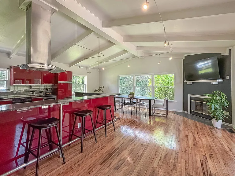 1044 Seminole Dr — Photo 28