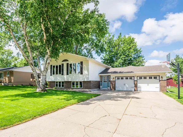 206 Louisiana Ave SW, Orange City, IA 51041