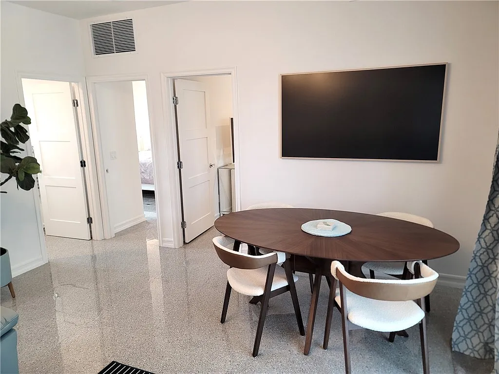 2 bed, 797 sqft, $3,000 — Photo 4