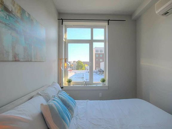 4th image of 1038 Greene Ave #708