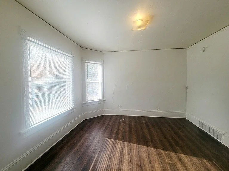 1710 W Mineral St — Photo 2