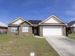 401 Links View Dr, Bonaire, GA 31005