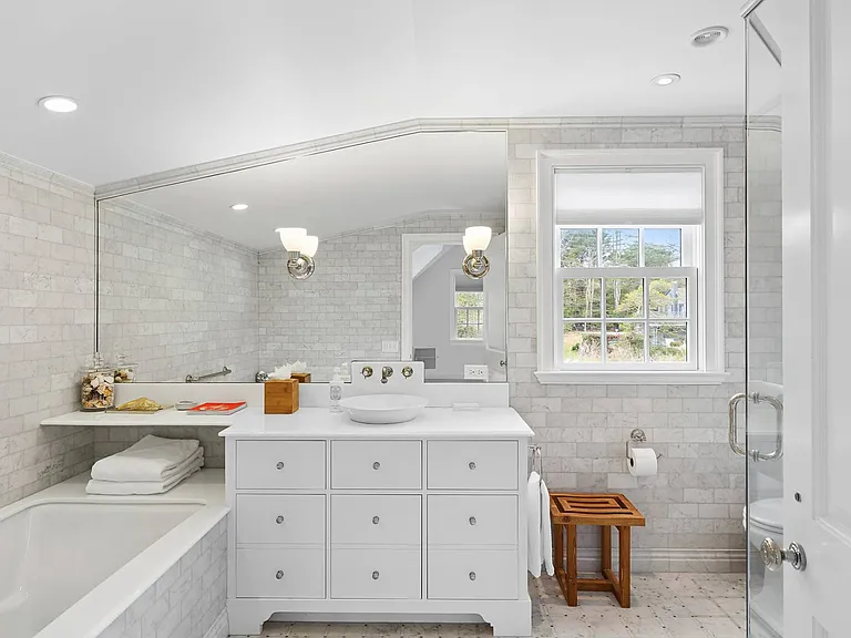 5 Hook Pond Ln — Photo 17