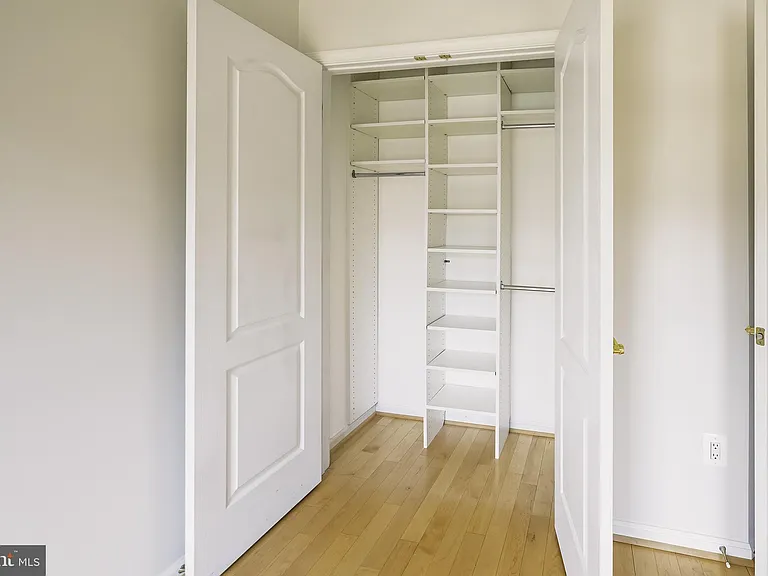 1156 Regal Oak Dr — Photo 44