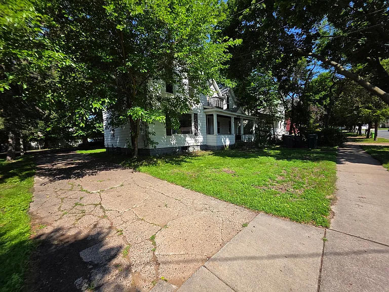 1812 Kendall St — Photo 2