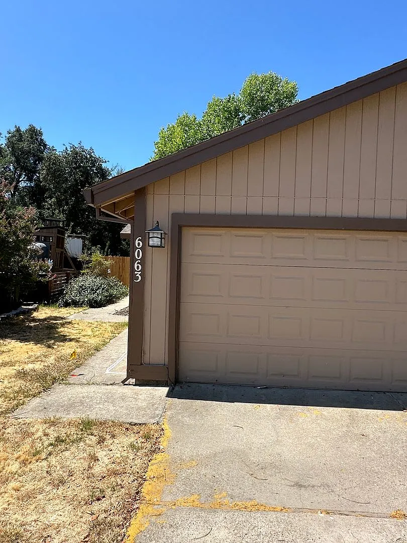 Duplex for RENT! — Photo 1