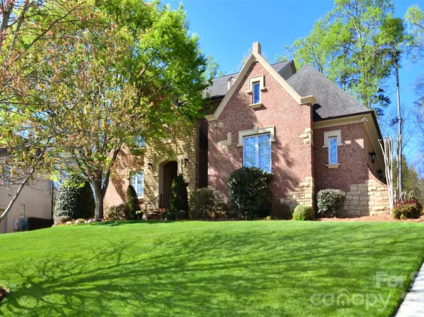 9911 Clarkes View Pl NW, Concord, NC 28027