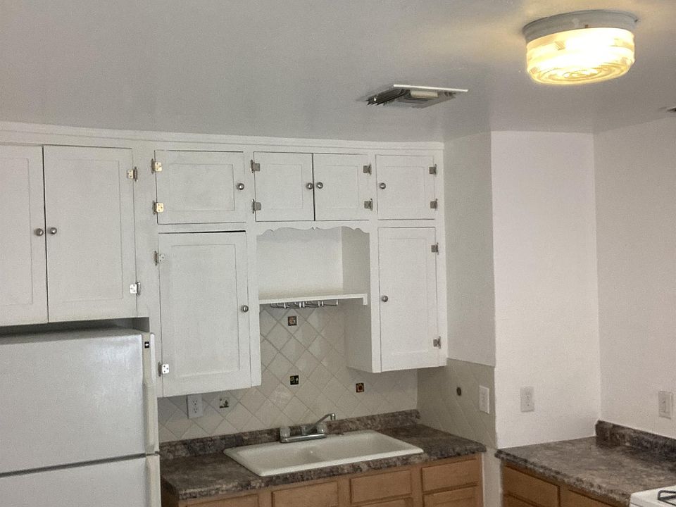1st image of 1000 E Water St