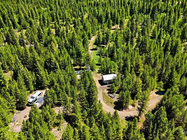 5 Laurins Ln, Cascade, ID 83611