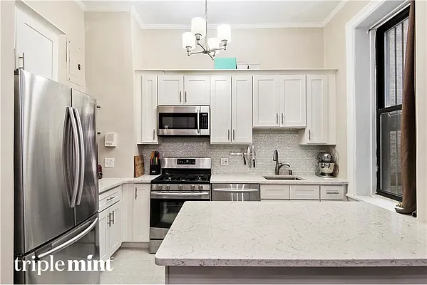 Sold by Triplemint | media 1