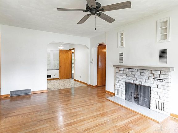 3rd image of 704 E Market St