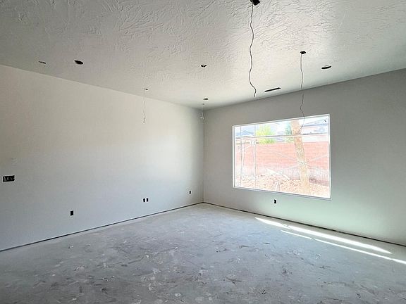 5th image of 644 Taylor Creek Dr
