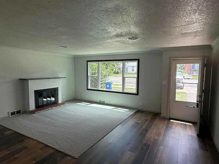 410 Quincy St — Photo 13