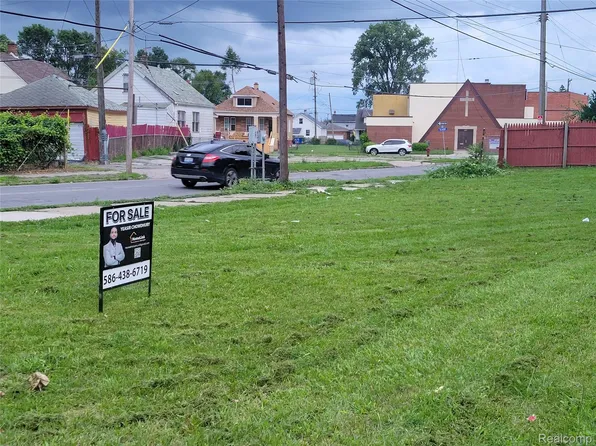 5086 Trowbridge St, Hamtramck, MI 48212