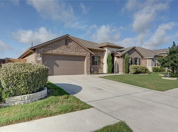 3rd image of 119 Headwaters Dr