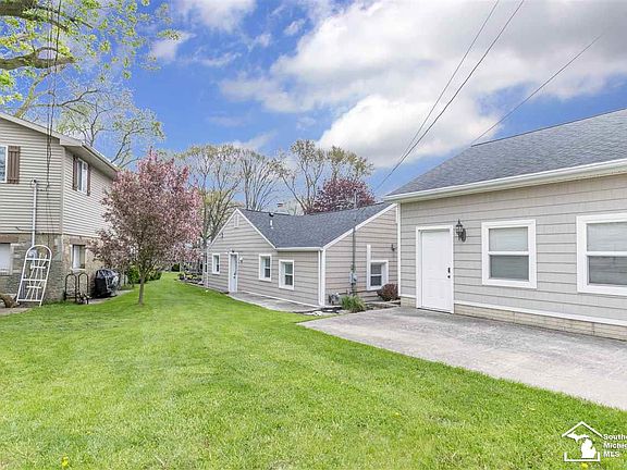 3rd image of 7521 Hillcrest Ave