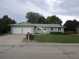 1103 S Cherry St, Grand Island, NE 68801