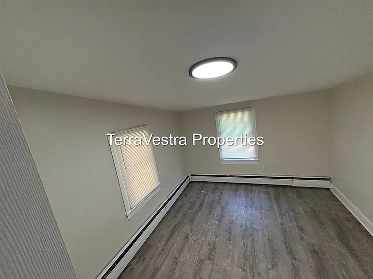216 Broadway — Photo 6