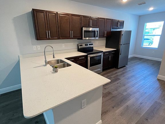 4th image of 856 Glastonbury Dr #856