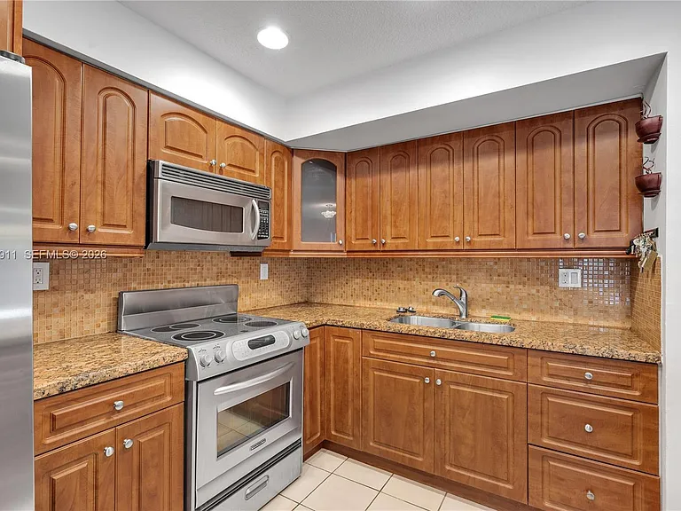 7811 SW 9th Ter — Photo 10