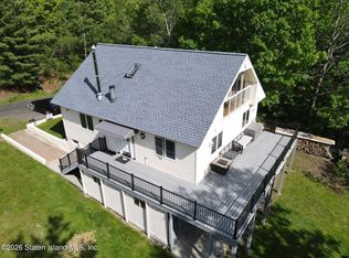 21 Hedges Rd, Craryville, NY 12521