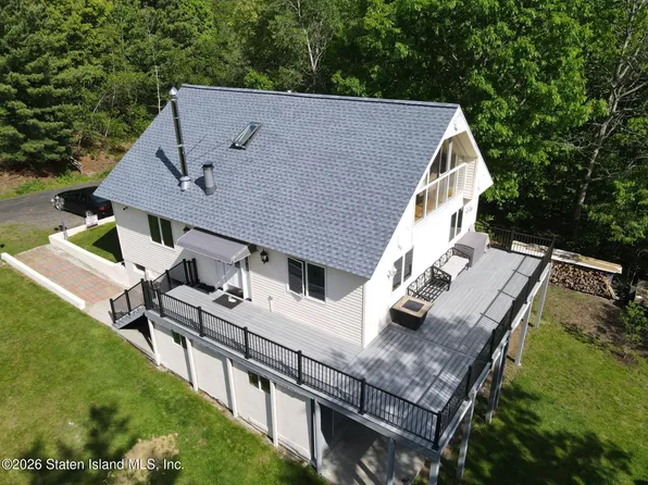 21 Hedges Rd, Craryville, NY 12521