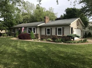 1581 Southlawn St, Jenison, MI 49428