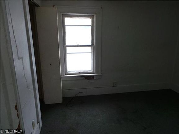 5th image of 393 Westwood Pl
