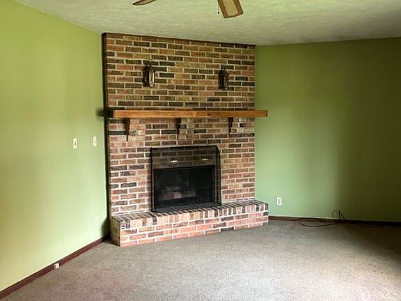 5th image of 937 Colonial Dr