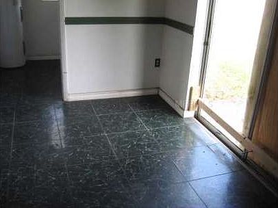 4th image of 4117 Willow South Dr