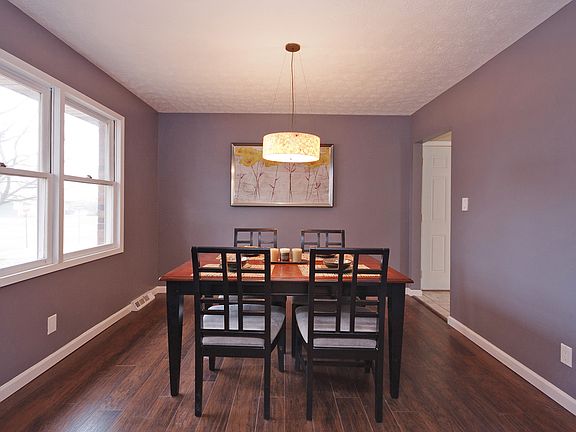 5th image of 35 Elmwood Dr