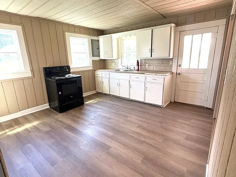 310 N Franklin St — Photo 3